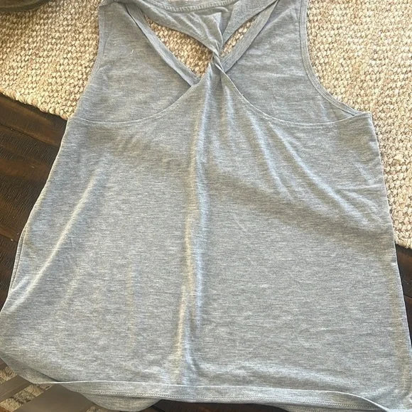 Old Navy active Tanks set of two - Picture 6 of 10